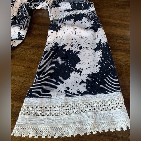 LOVESTITCH Womens Black and White Bell Long Sleeve with Lace Trim - Picture 3 of 4